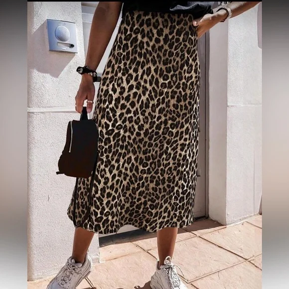 Leopard Print Midi Skirt - Picture 2 of 9